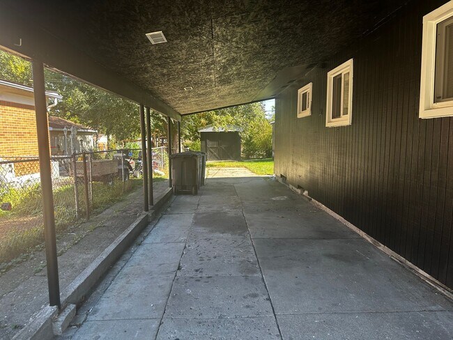 Foto del edificio - BEAUTIFUL 3 BEDROOM HOME