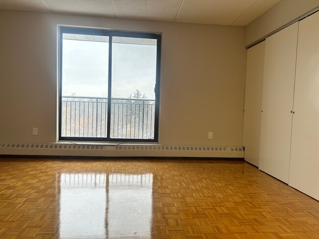 Building Photo - 3121 Kirwin Ave