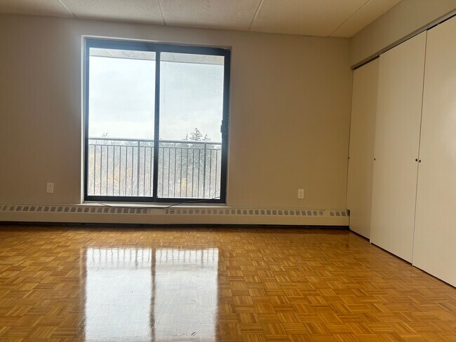 Photo du bâtiment - 3121 Kirwin Ave