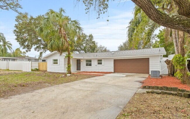 Foto del edificio - Home For Rent in Clearwater Manor!