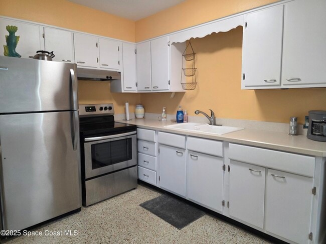 Building Photo - 145 E Alachua Ln