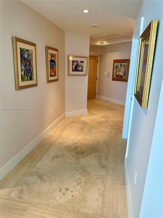 Foto del edificio - 2645 S Bayshore Dr