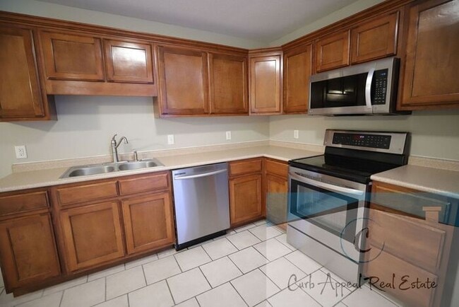 Building Photo - Utilities included!! Internet included!! Spacious 2 bed /2 full bath apt - includes washer/dryer