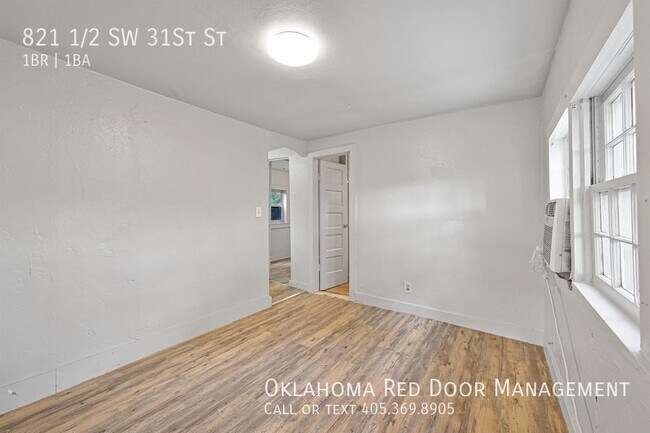 Foto del edificio - 821 1/2 SW 31St St-