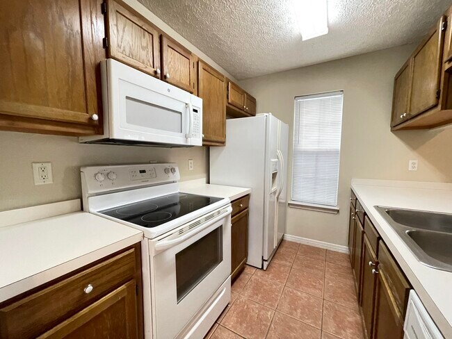 Building Photo - 1840 Pointed Leaf Ln