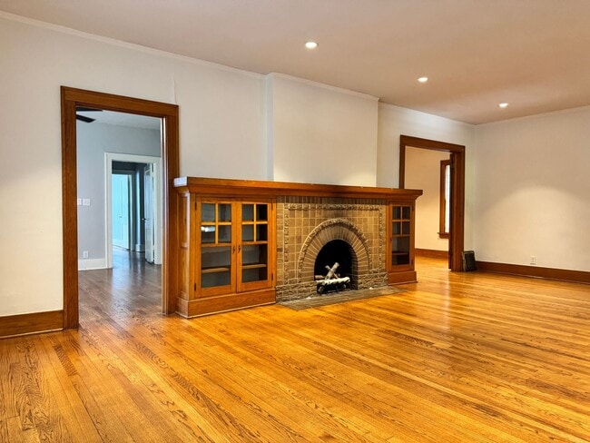 Building Photo - 2903 N Robinson Ave