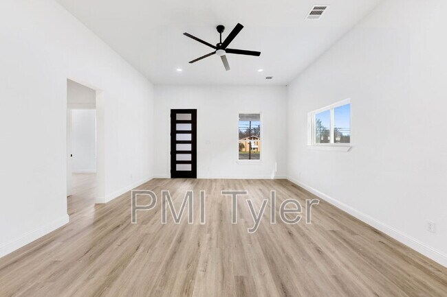 Foto del edificio - 1269 Bonham St