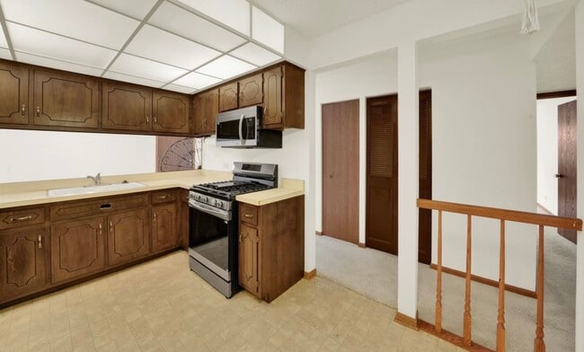 Foto del edificio - 10351 Menard Ave