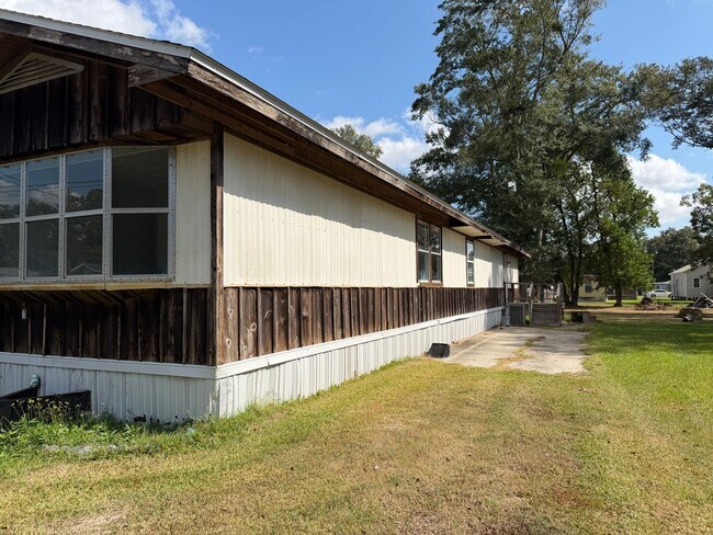 Foto del edificio - Spacious 3/2 available now!