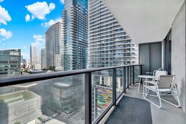Foto del edificio - 45 SW 9th St