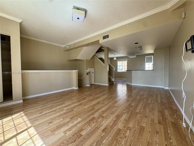 Foto del edificio - 2801 NE 185th St
