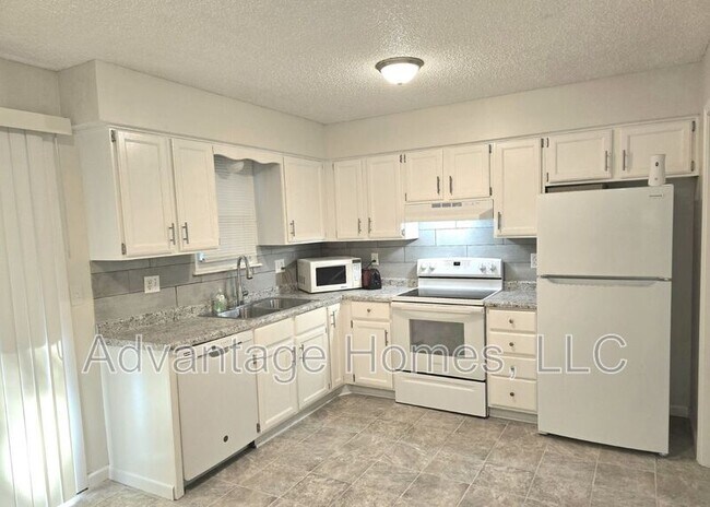 Building Photo - 8206 Woodson Dr