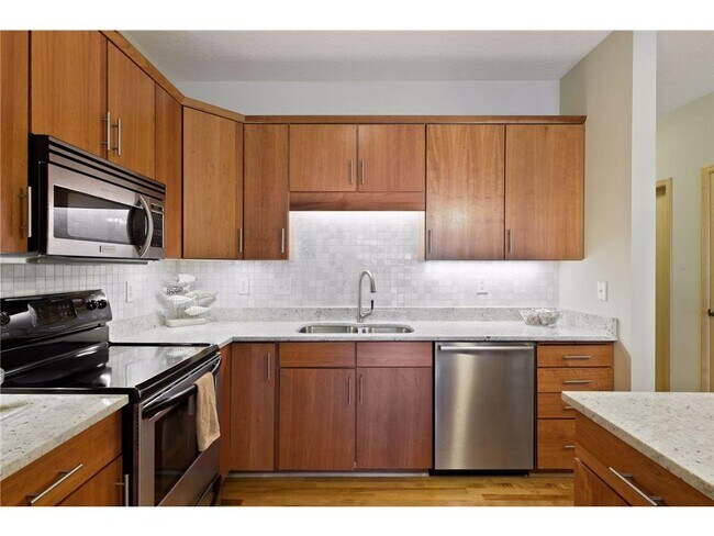 Foto del edificio - 301 Oak Grove St