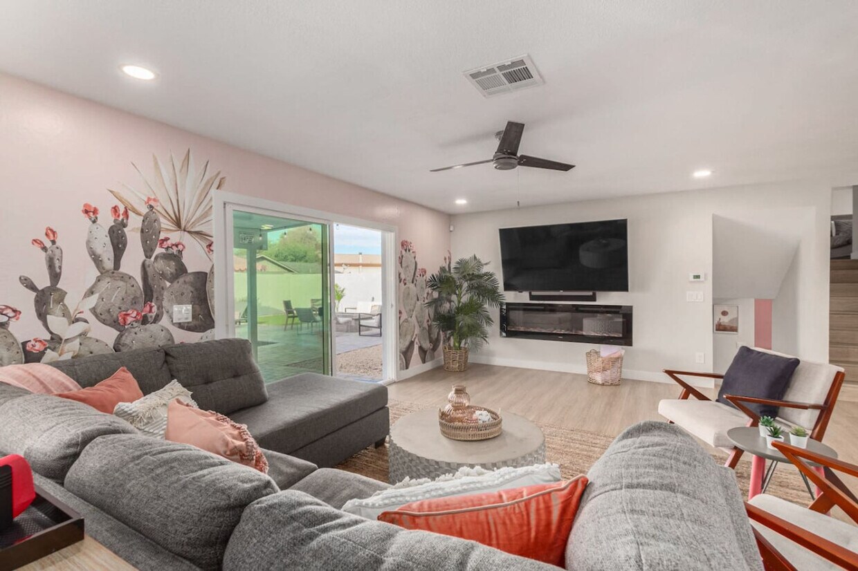 Foto principal - 8602 E Mitchell Dr