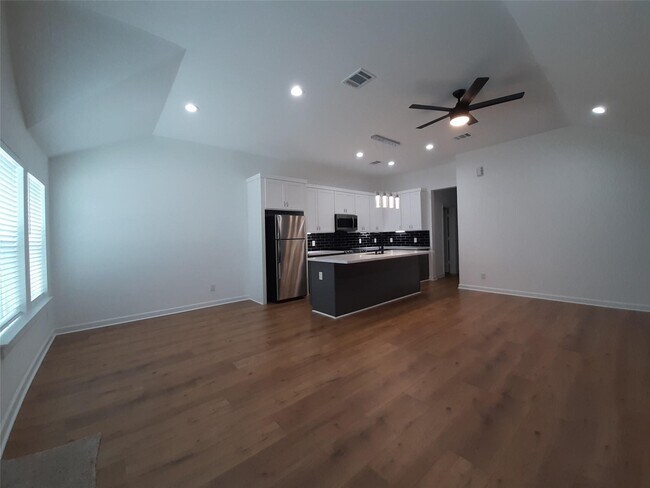 Foto del edificio - 4530 Mayflower St