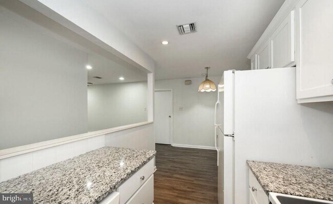 Foto del edificio - 1967 W Main St