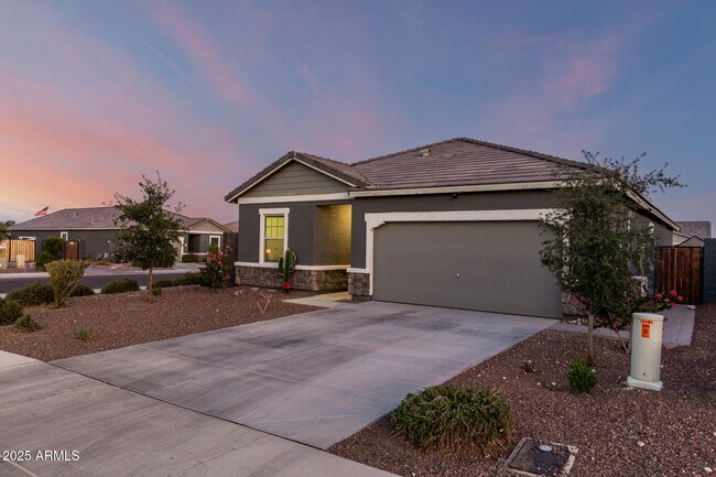 Building Photo - 19531 W Palo Verde Dr
