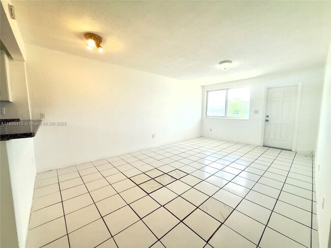Foto del edificio - 13215 NE 6th Ave