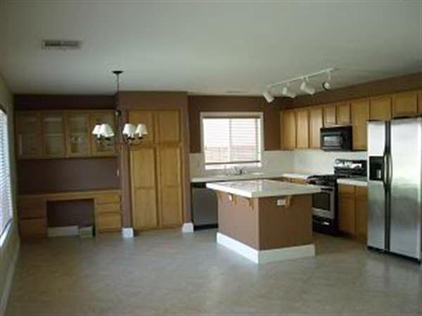Building Photo - 1313 Paraiso St