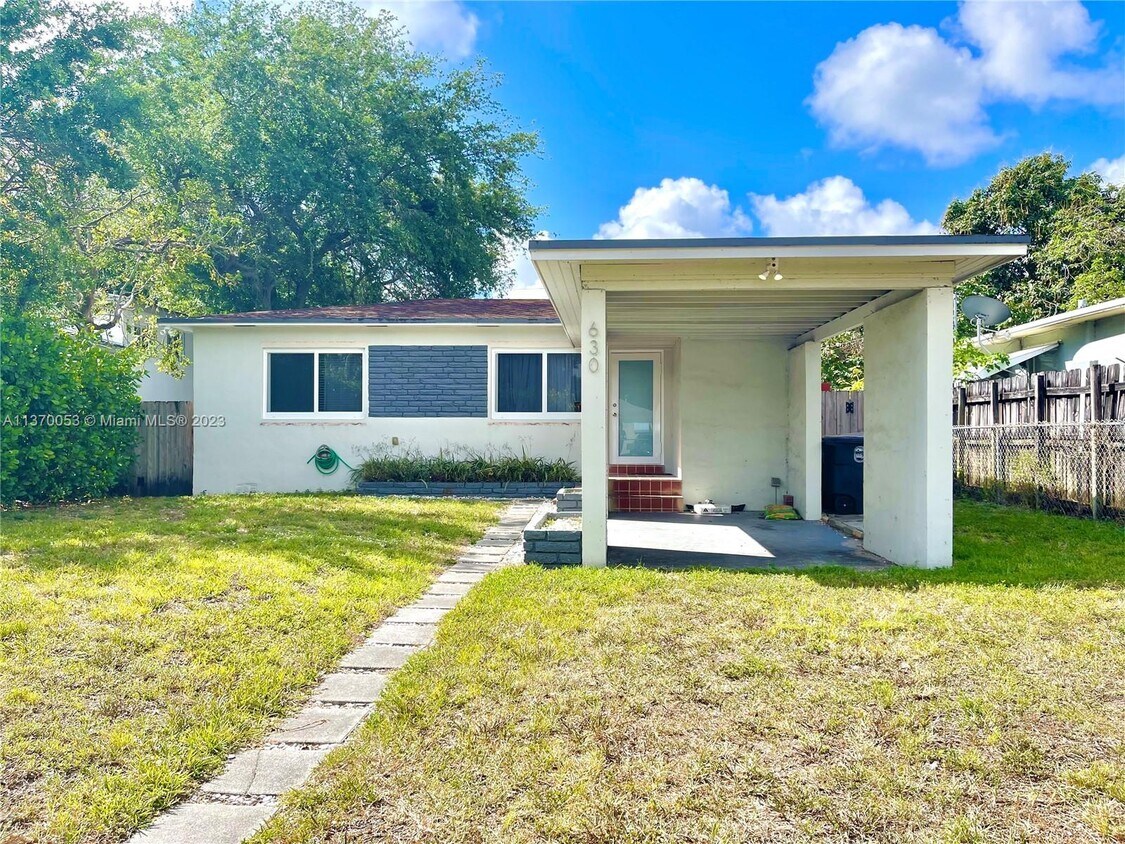 Foto principal - 630 NE 130th St