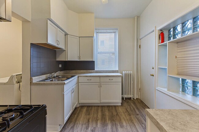 Building Photo - 1327 E 52nd St