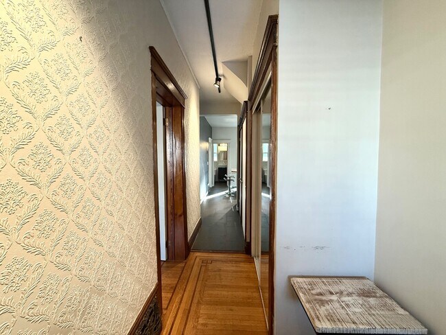 Photo du bâtiment - 12 Senator Ave