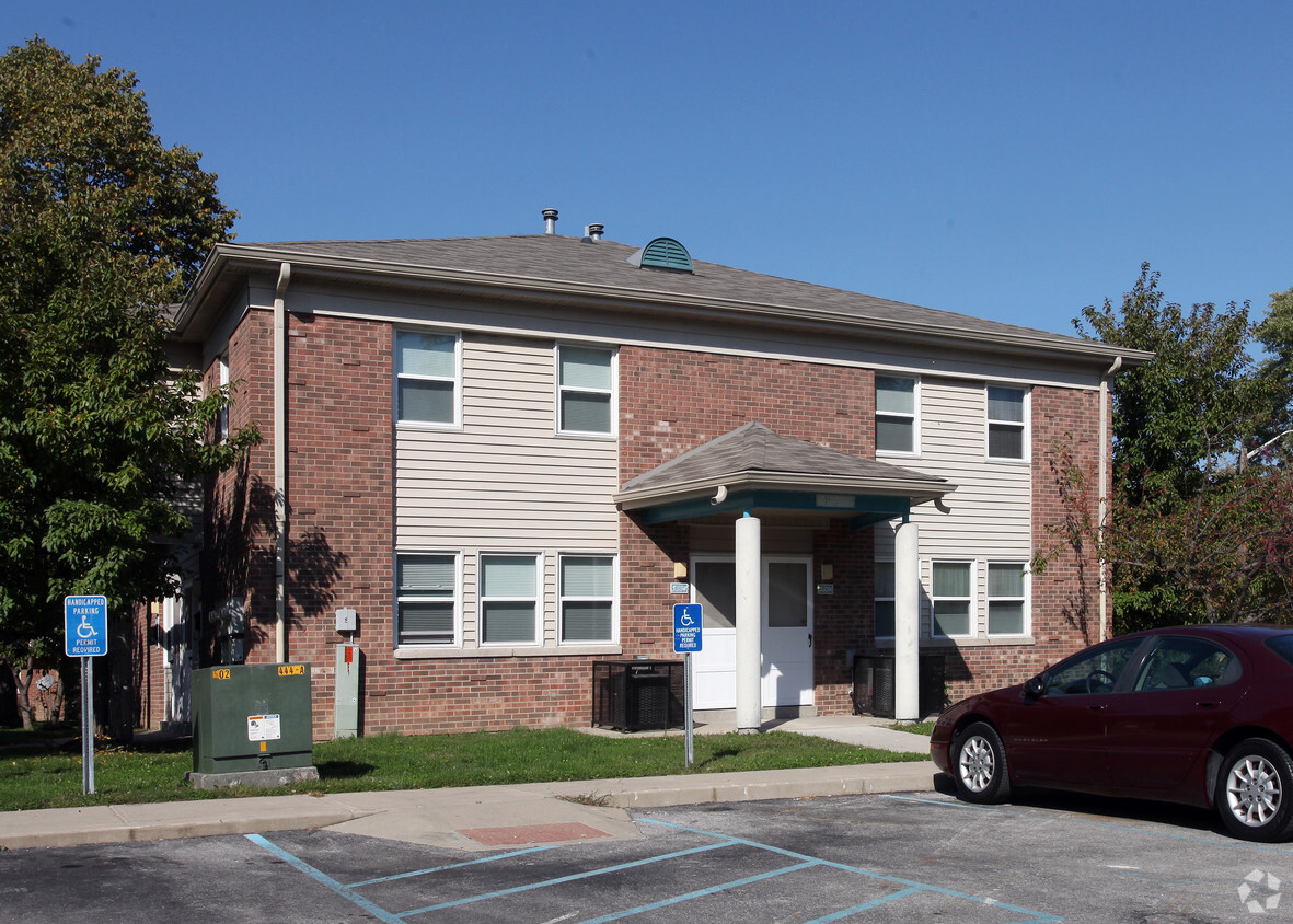 Primary Photo - Hawthorne Place Apartments