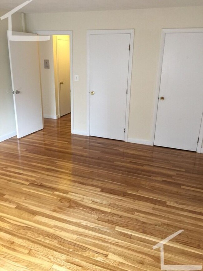 Foto del edificio - Spacious two bedroom in Allston