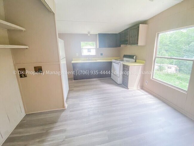 Building Photo - 2 Bedroom Mobile Home in Heritage School Zone