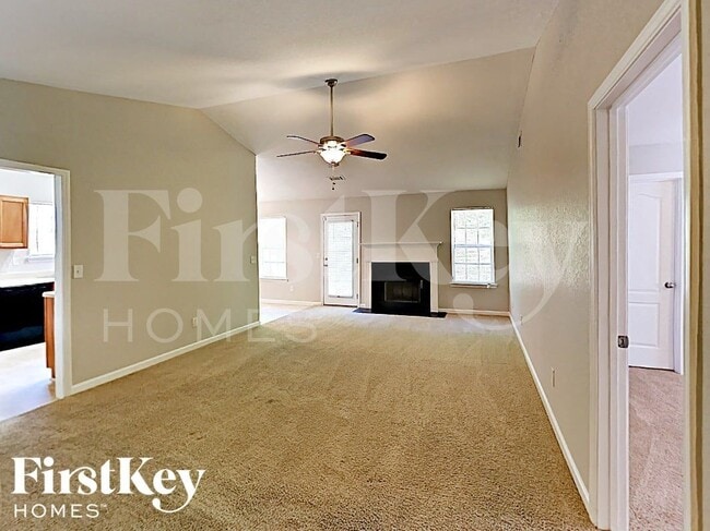 Building Photo - 355 Lakeside Point