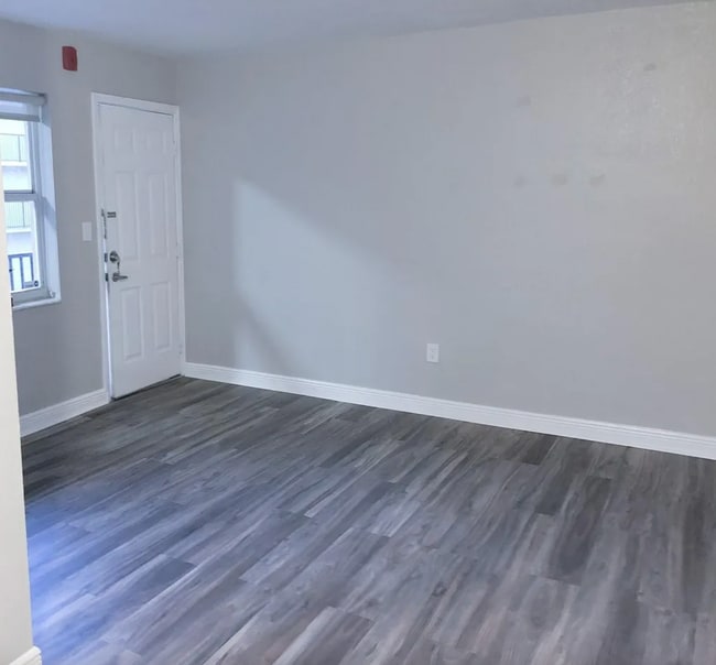 Building Photo - 241 S Royal Poinciana Blvd