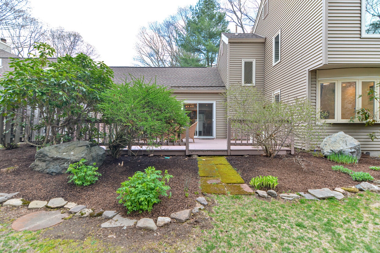 Photo - 10 Fox Hollow (Wayland, MA)