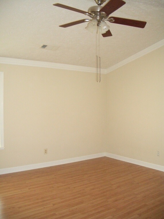 Building Photo - 3795 Willow Ridge Rd