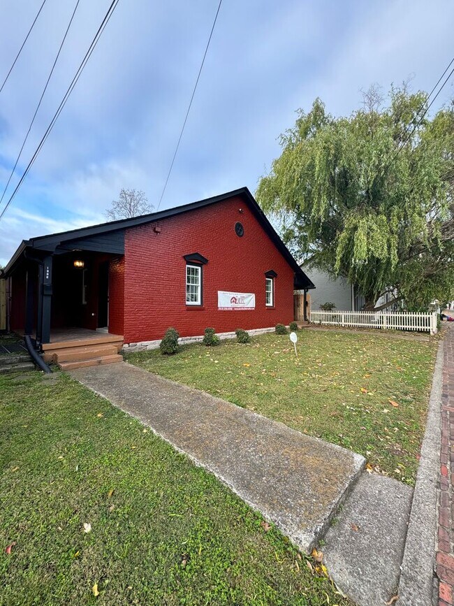 Building Photo - FULLY FURNISHED - Beautiful 1 Bed, 1 Bath Located in Historic Germantown w/ Flexible Lease Terms!