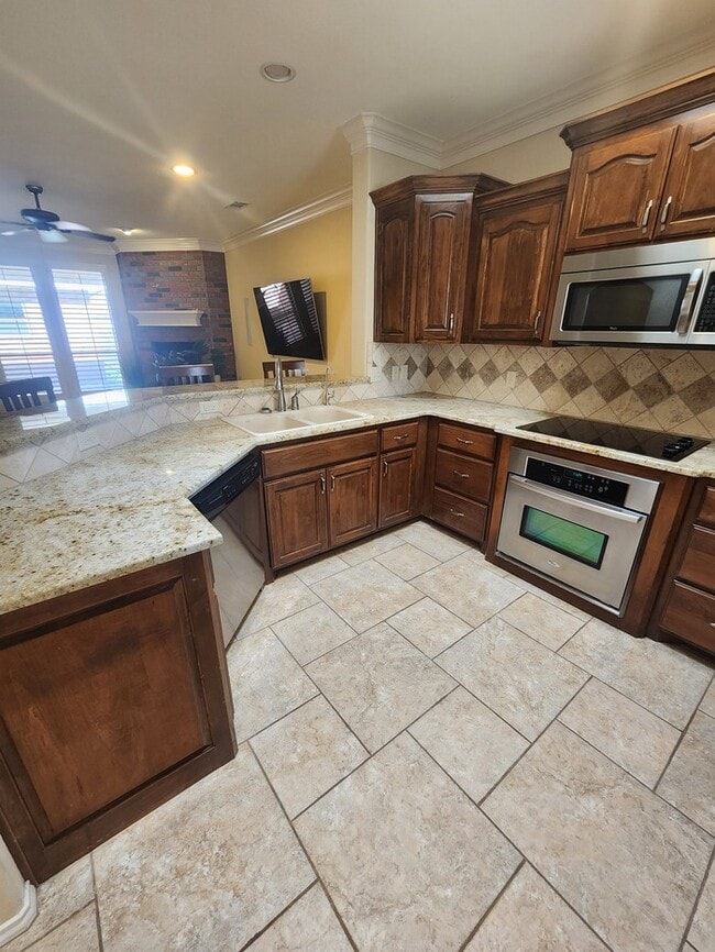 Foto del edificio - 3 bed 2 bath patio home, 3 car garage!