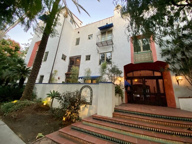 Building Photo - 1414 N Harper Ave