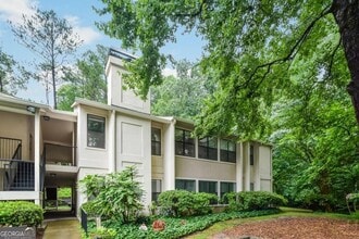 Building Photo - 1611 Huntingdon Chase