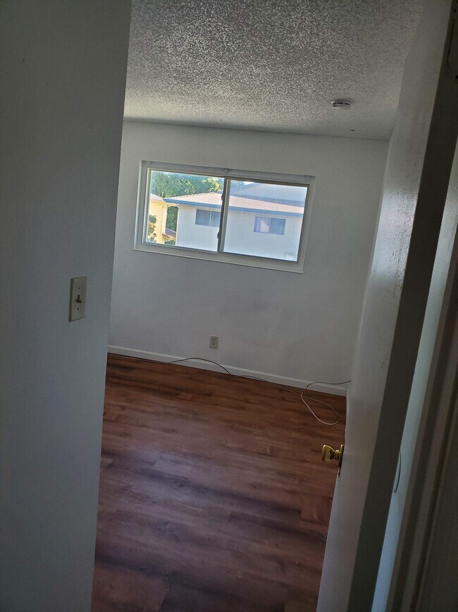 Room 2 - 2114 Peppertree Way