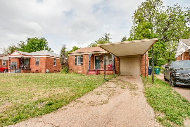 Foto del edificio - Remodeled three bed/one bath home in the heart of Carverdale