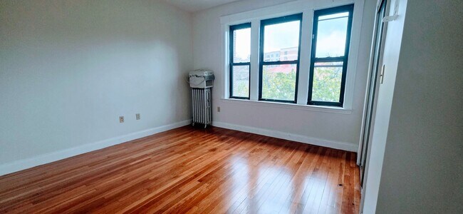 Building Photo - 41 Egremont Rd