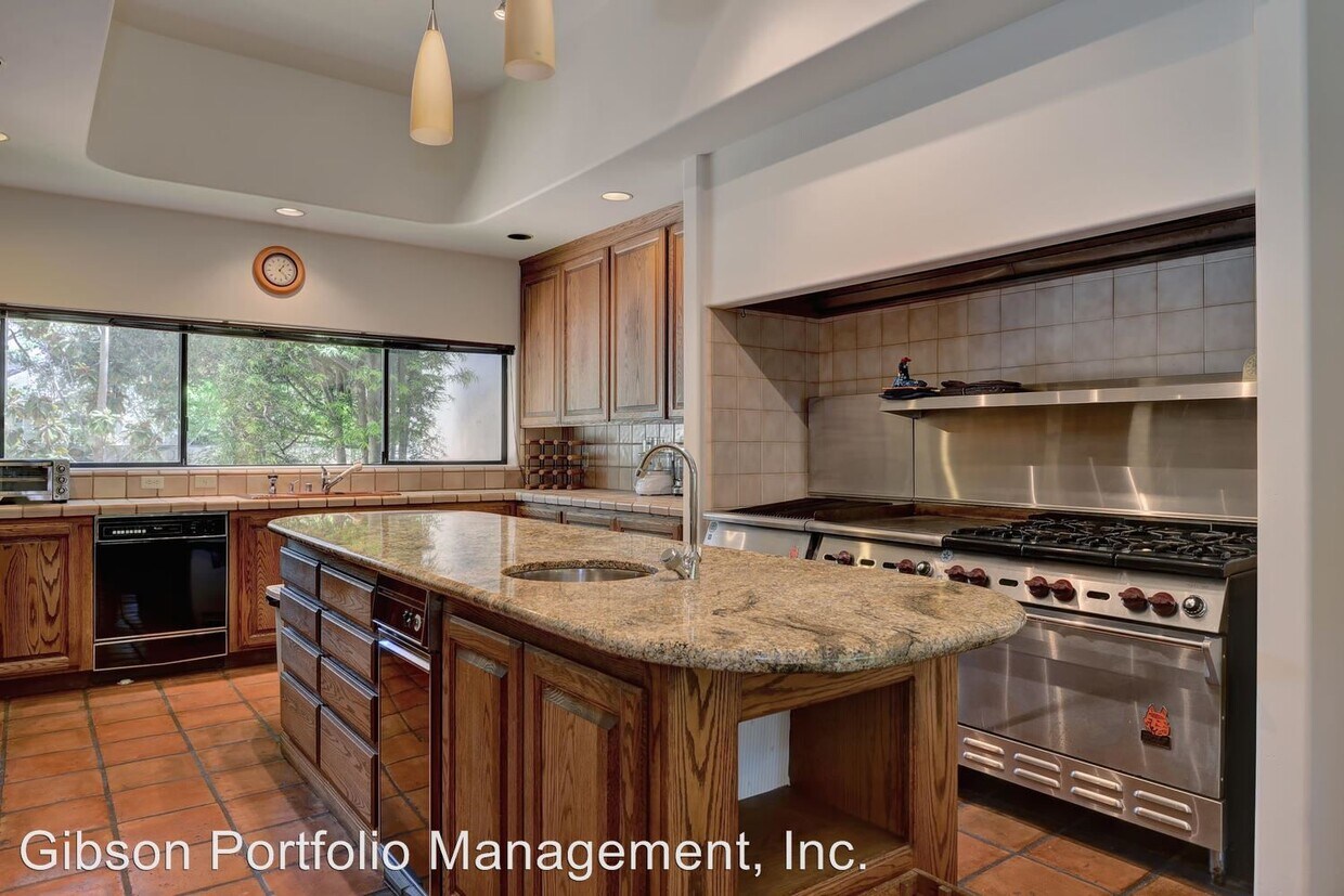 Foto principal - 3 br, 5 bath House - 813 Melville Avenue