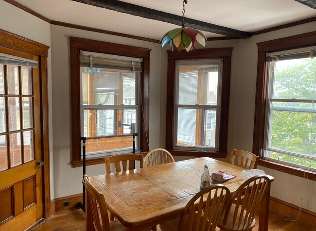 Foto del edificio - 27 Upland Rd