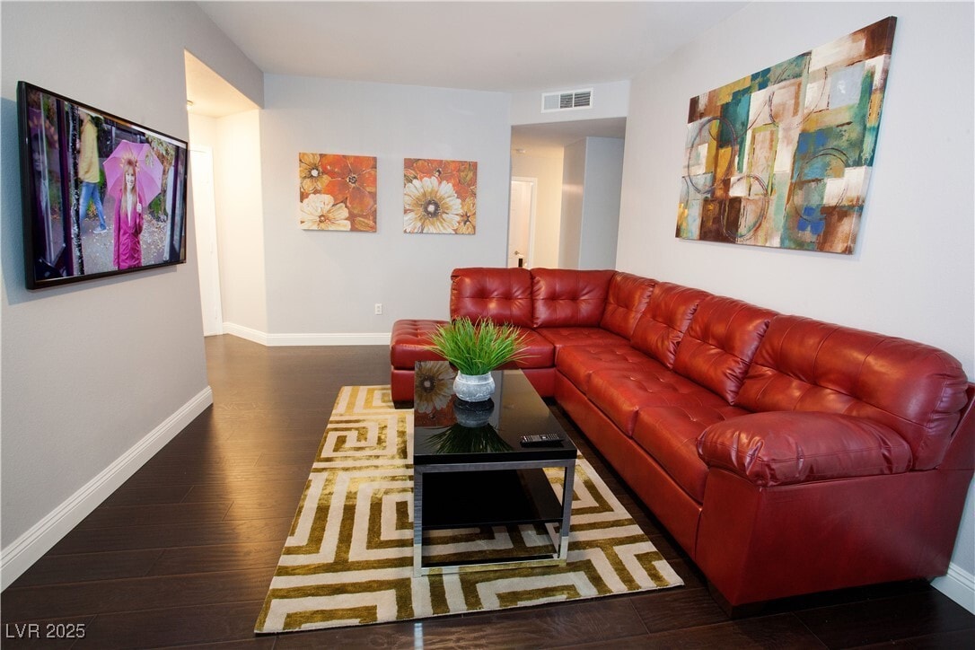 Foto principal - 8501 W University Ave