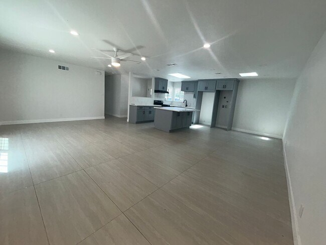 Foto del edificio - Spacious 3bed 2bath House for Rent in Garden Grove