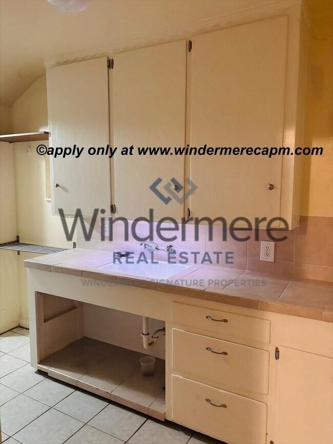 Foto del edificio - Charming studio home in North Oak Park