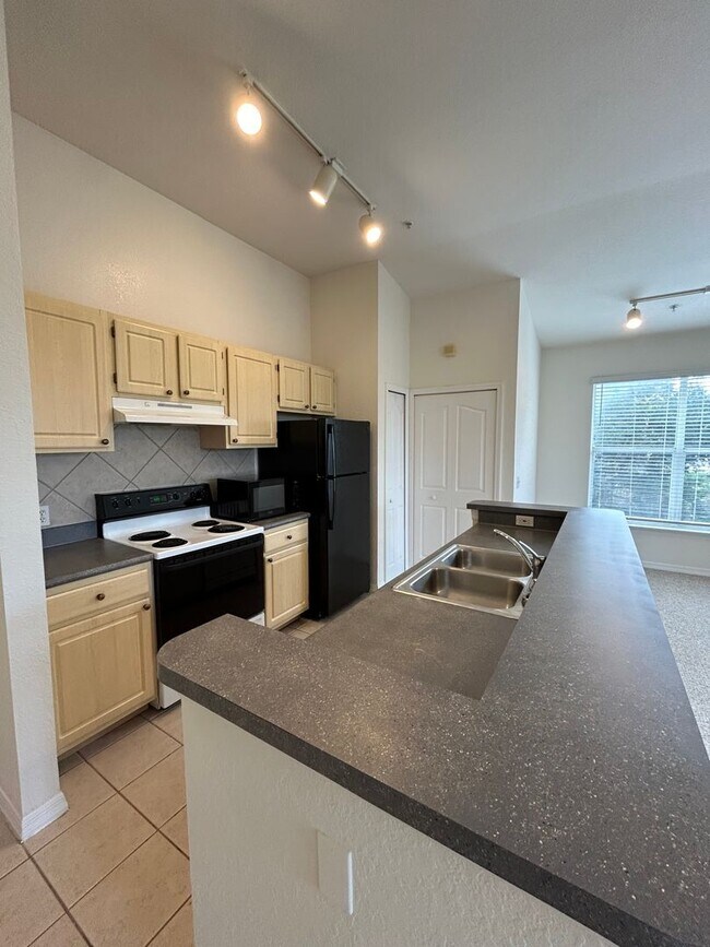 Foto del edificio - Beautfiul 1BR/1BA Condo in Visconti in Mai...