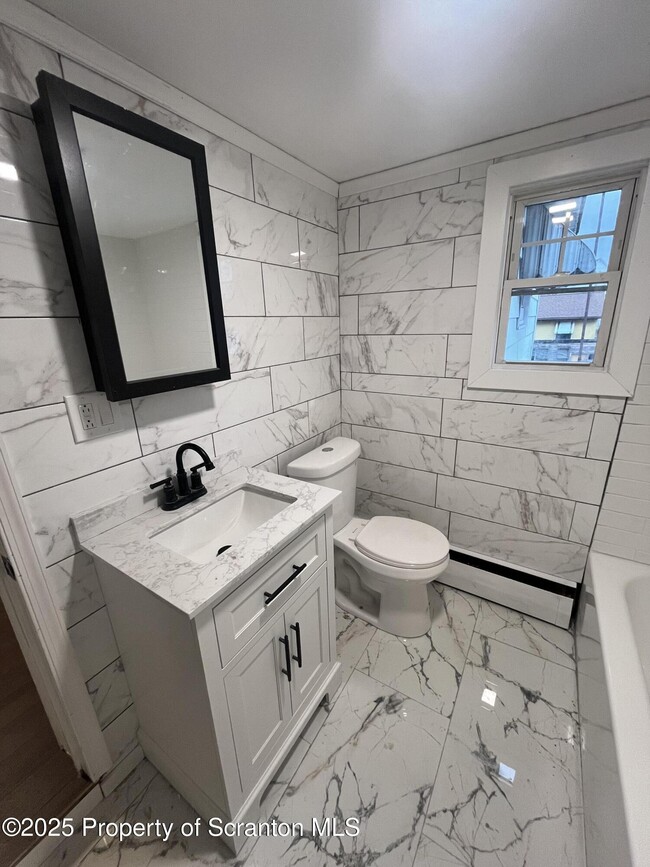 Building Photo - 129 S Blakely St