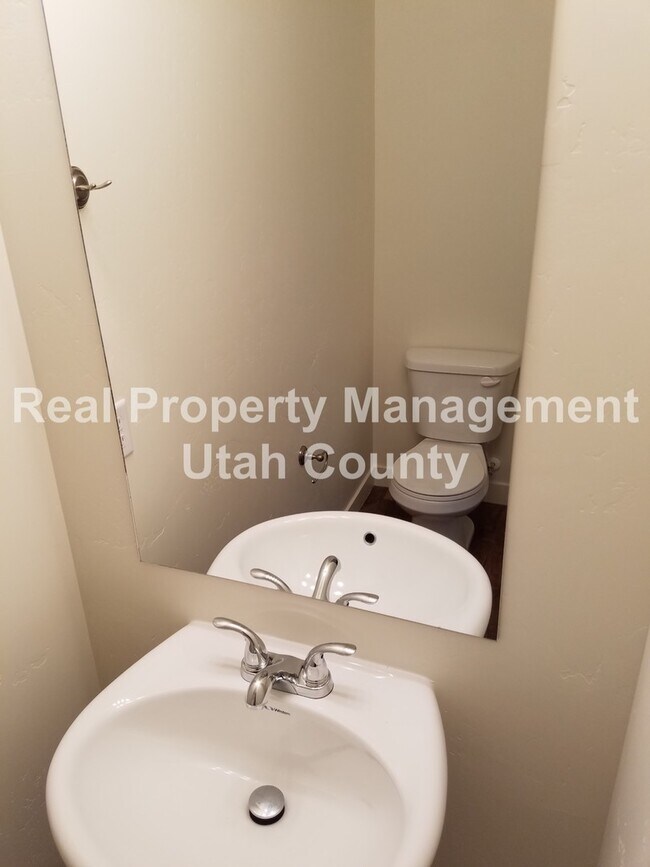 Foto del edificio - Vineyard 2 Story Townhome