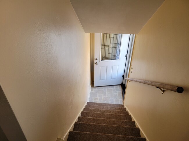 Apartment Entrance - 811 Painter St