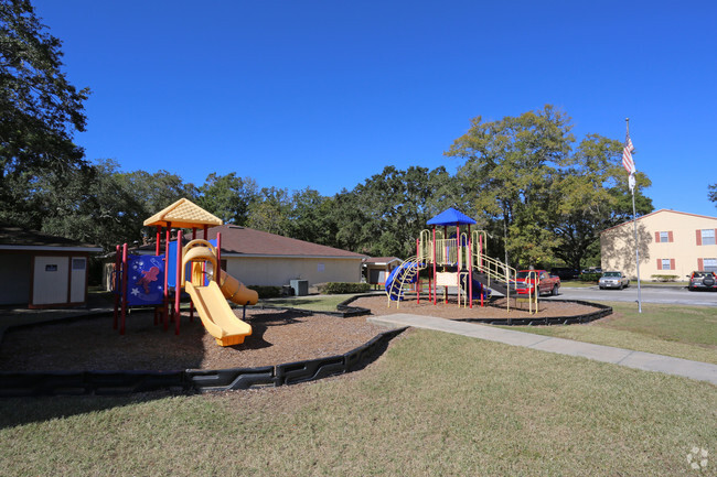 Building Photo - Country Oaks Apartments